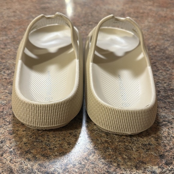 Wild Diva Lounge Maura Strap Sandals Size 6  Beige Open Toe Slip On Style - Picture 7 of 12